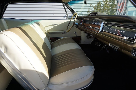 Pontiac Bonneville 20 of 24