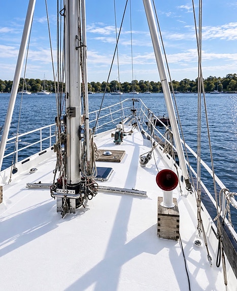 S/Y AZIZA – Stagsegelskonare i stål 15,3 m, Bruce Roberts-skrov 2 of 19