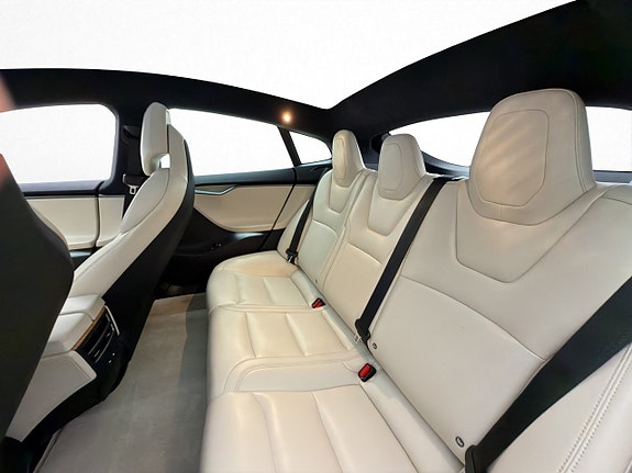 Tesla Model S 28 of 30