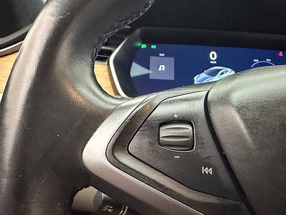 Tesla Model S 14 of 30