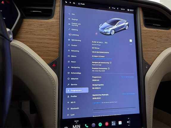 Tesla Model S 19 of 30