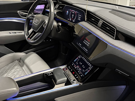 Audi Q8 e-tron 12 of 15