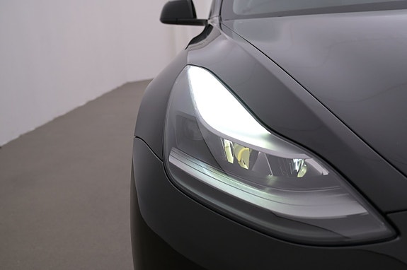Tesla Model 3 26 of 27
