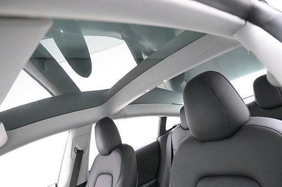 Tesla Model 3 20 of 27
