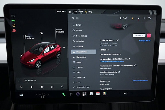 Tesla Model Y 14 of 27