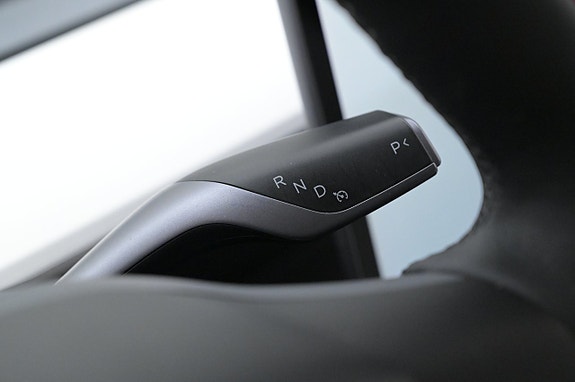Tesla Model Y 8 of 27