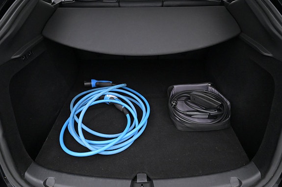 Tesla Model Y 23 of 27