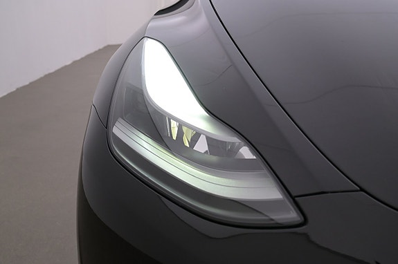 Tesla Model Y 26 of 27