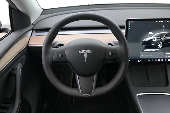 Tesla Model Y 7 of 27