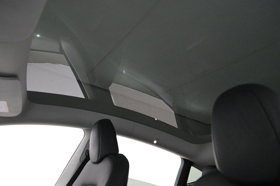 Tesla Model Y 19 of 27