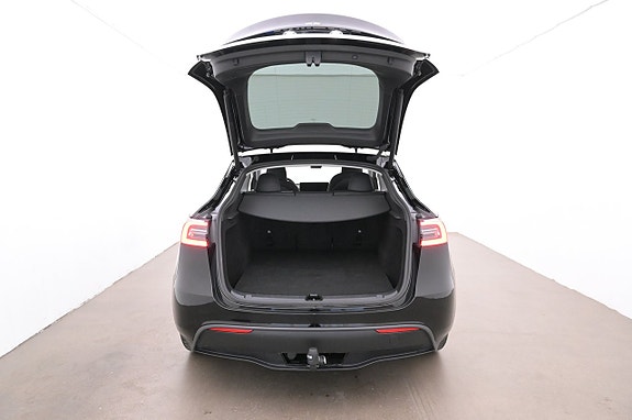 Tesla Model Y 21 of 27