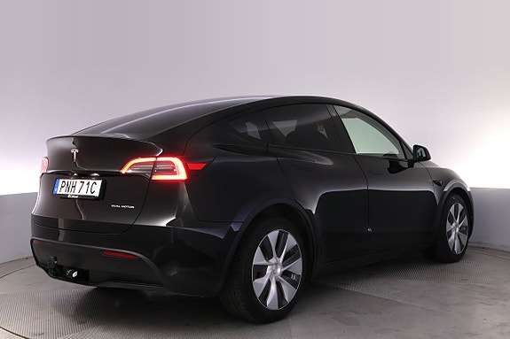 Tesla Model Y 5 of 27