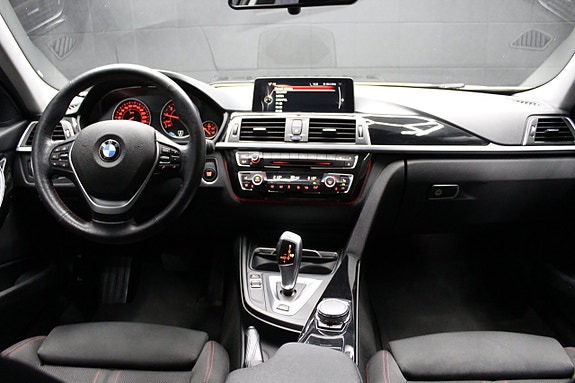BMW 330e 13 of 16