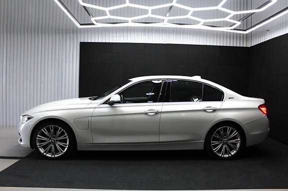 BMW 330e 3 of 16