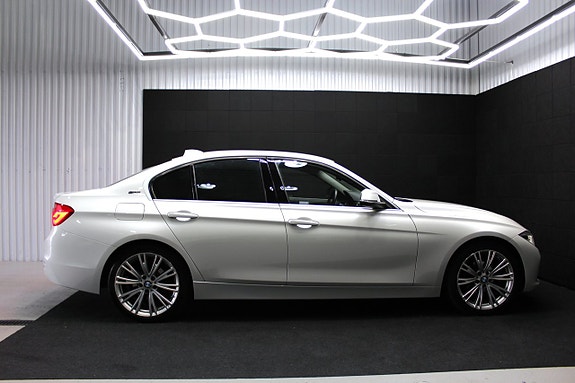BMW 330e 7 of 16
