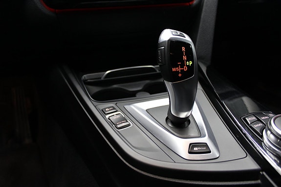 BMW 330e 11 of 16