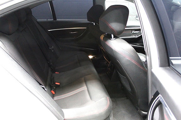 BMW 330e 14 of 16