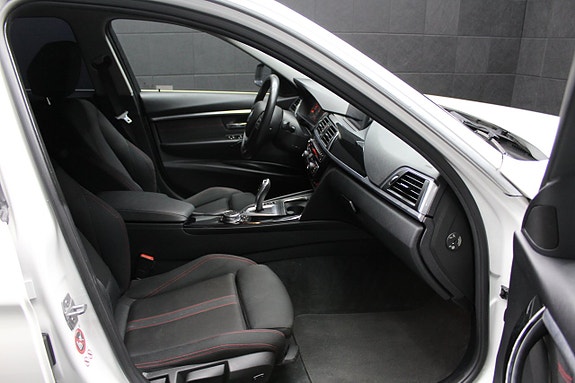 BMW 330e 12 of 16