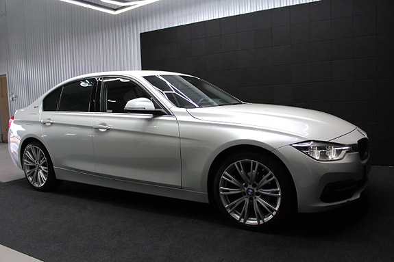 BMW 330e 8 of 16