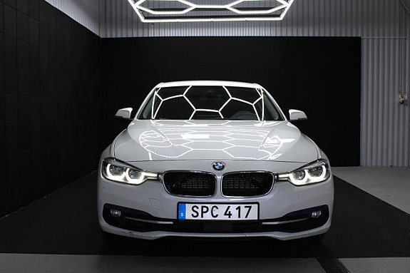 BMW 330e 2 of 16