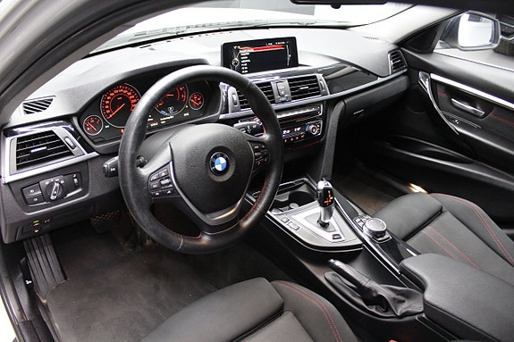 BMW 330e 10 of 16