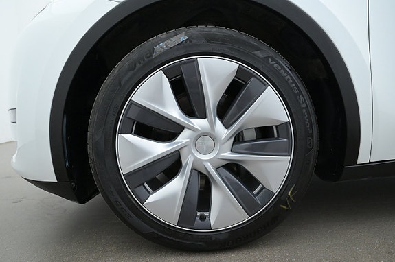 Tesla Model Y 27 of 27