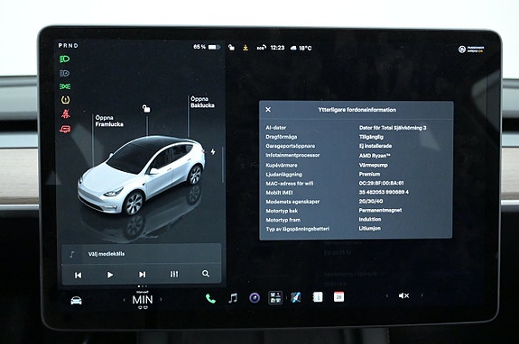 Tesla Model Y 14 of 27
