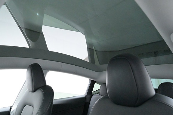 Tesla Model Y 21 of 27