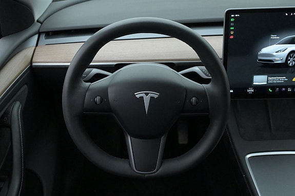 Tesla Model Y 7 of 27