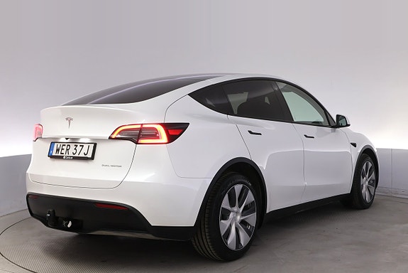 Tesla Model Y 5 of 27