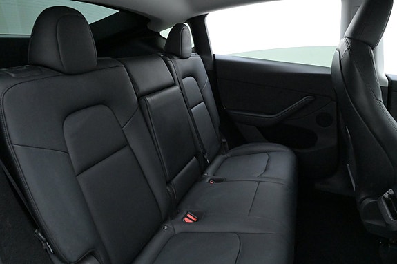 Tesla Model Y 22 of 27