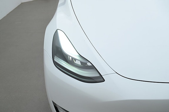 Tesla Model Y 26 of 27