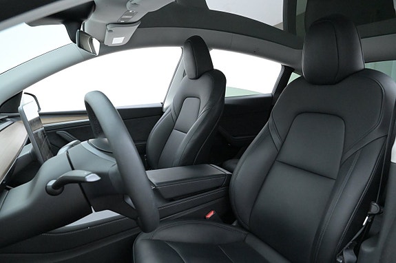 Tesla Model Y 8 of 27