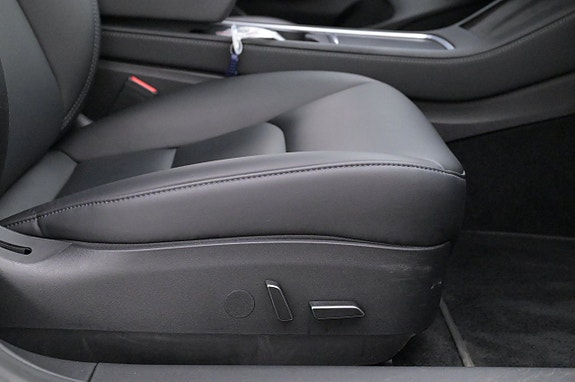 Tesla Model 3 13 of 27