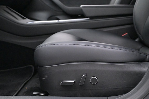 Tesla Model 3 11 of 27