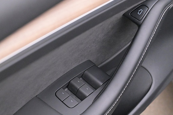 Tesla Model 3 10 of 27