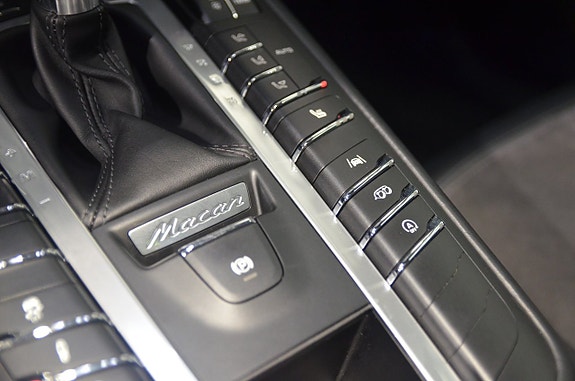 Porsche Macan GTS 17 of 21