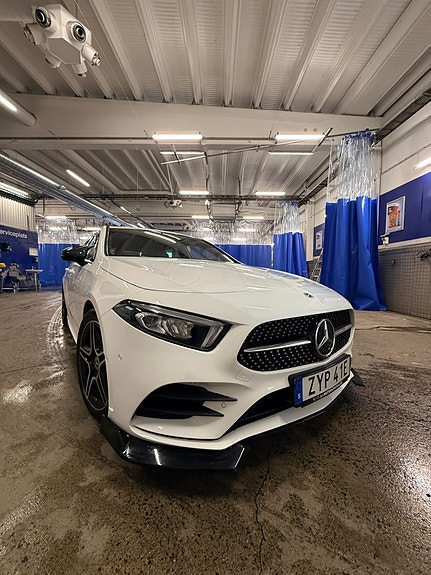 Mercedes-Benz A200 2 of 7