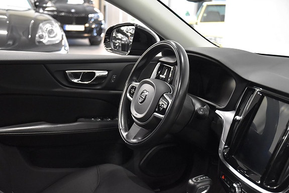 Volvo V60 Cross Country 9 of 23
