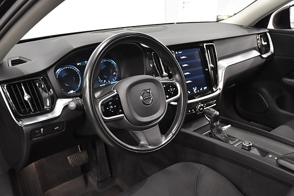 Volvo V60 Cross Country 8 of 23