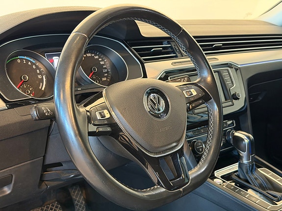 Volkswagen Passat 10 of 20