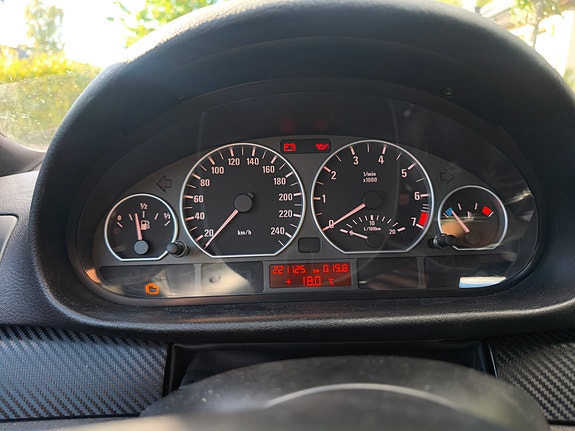 BMW 320i 5 of 9