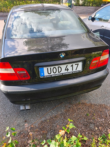BMW 320i 3 of 9