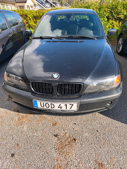 BMW 320i 2 of 9