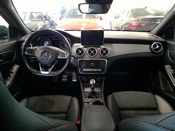 Mercedes-Benz CLA200 6 of 12