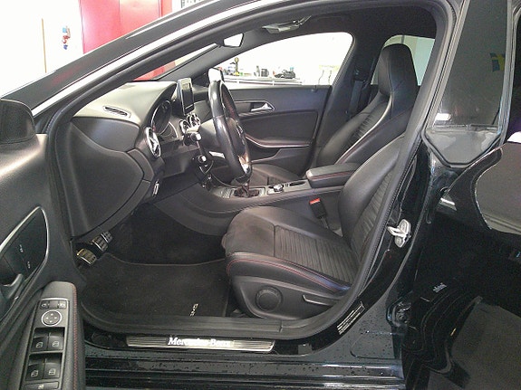 Mercedes-Benz CLA200 7 of 12