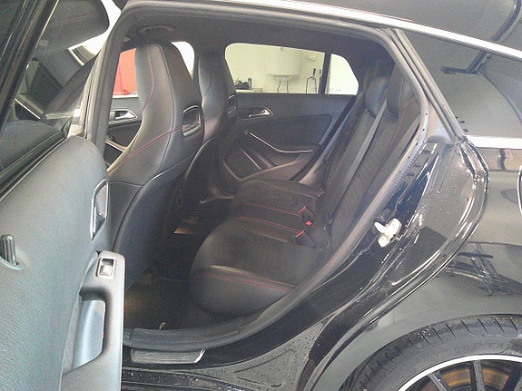 Mercedes-Benz CLA200 8 of 12