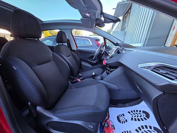 Peugeot 208 8 of 15