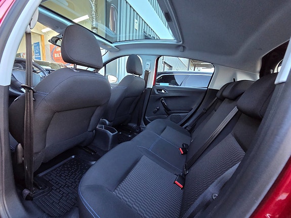 Peugeot 208 12 of 15