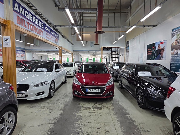 Peugeot 208 15 of 15